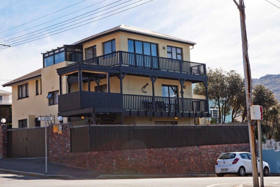8 Bedroom Property for Sale in Fish Hoek Western Cape